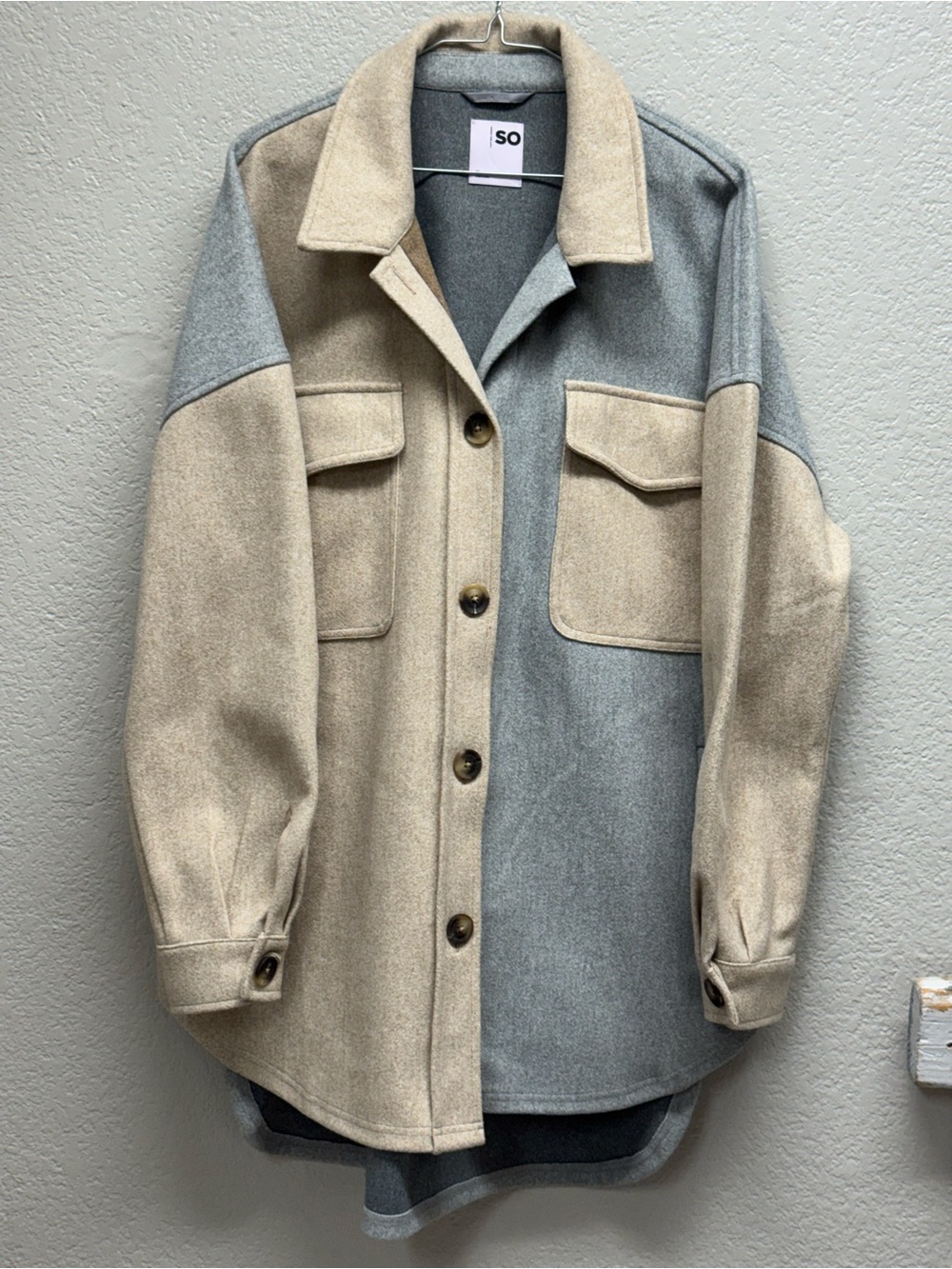 SO Colorblock Beige and Blue/Gray Blend Shacket size XL Pit 26” L 33” warm